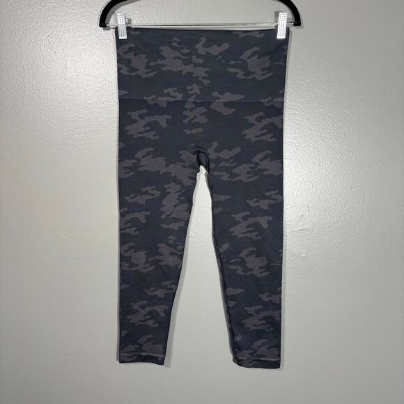 Spanx Gray Camo Women's Look At Me Now Cropped Leggings - Large - Camouflage - Picture 1 of 5